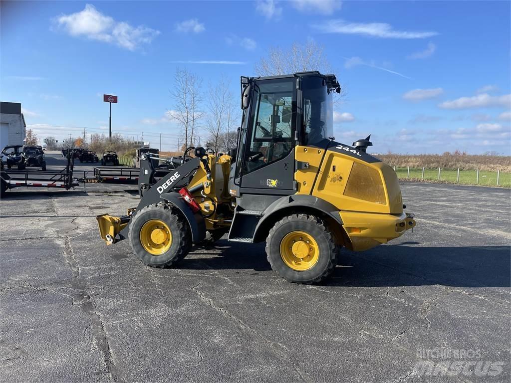 John Deere 244L 小型装载机