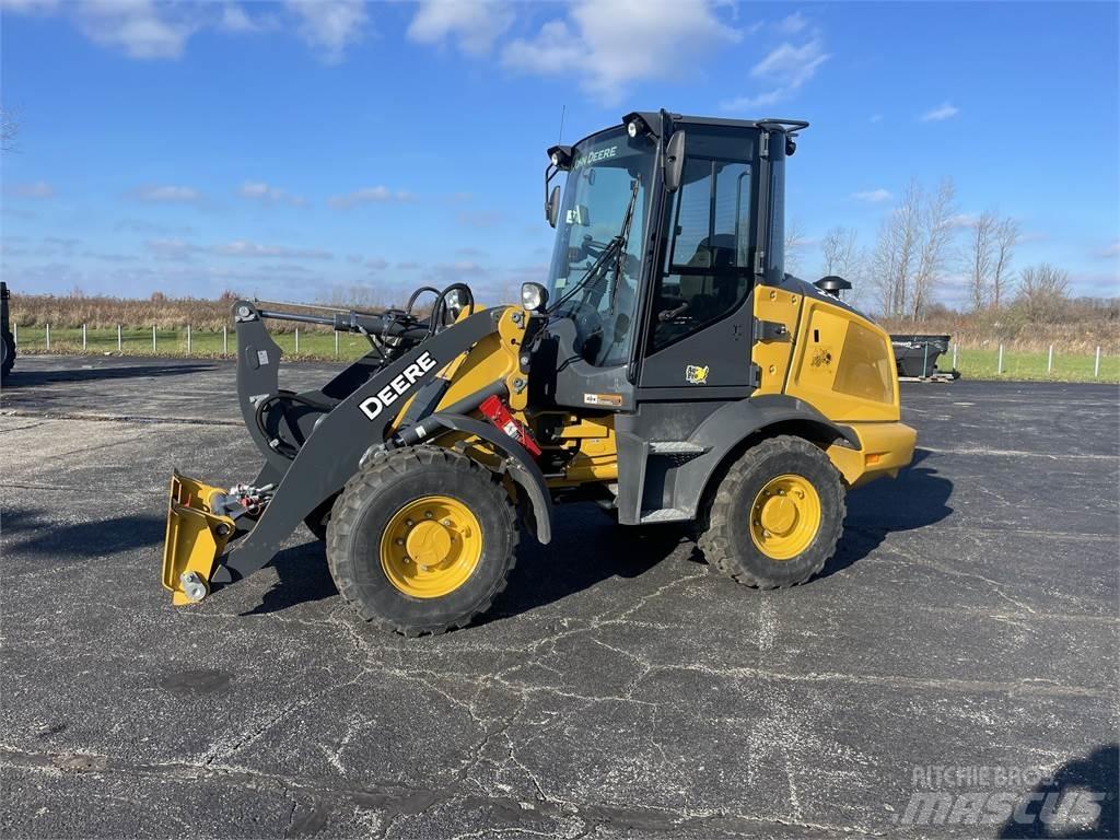 John Deere 244L 小型装载机
