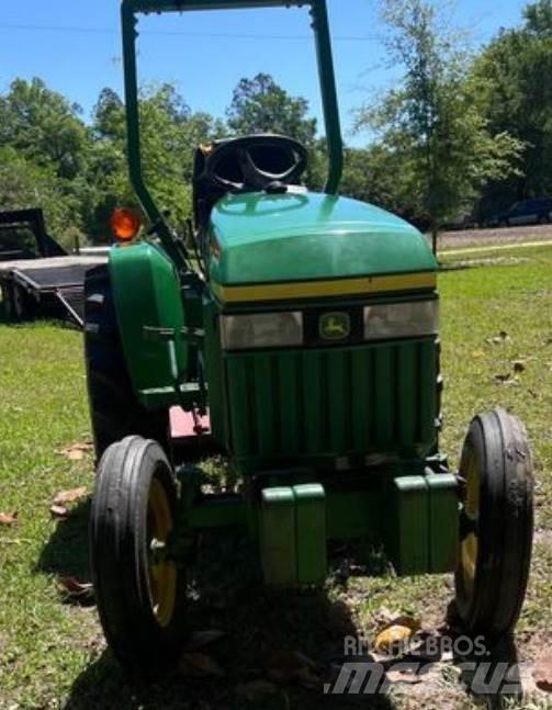 John Deere 3005 小型拖拉机