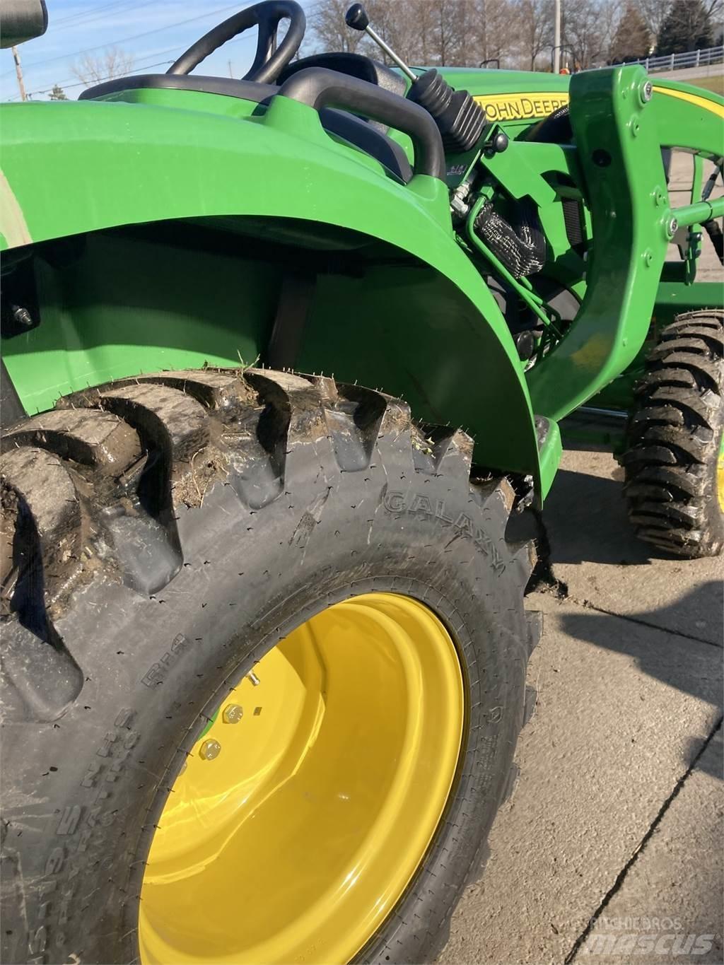 John Deere 3025D 小型拖拉机