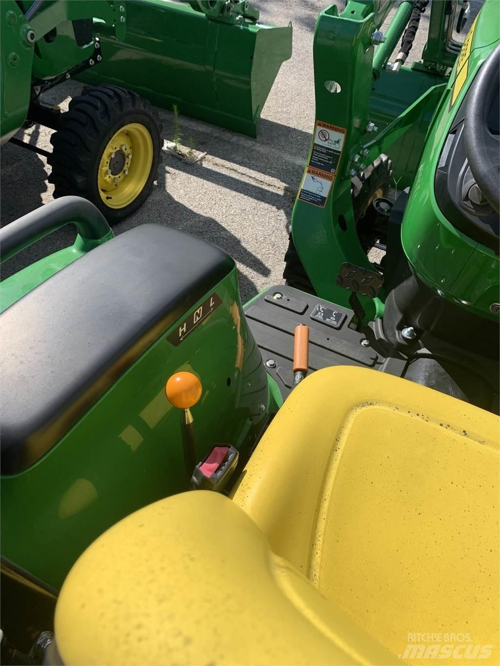 John Deere 3025E 小型拖拉机