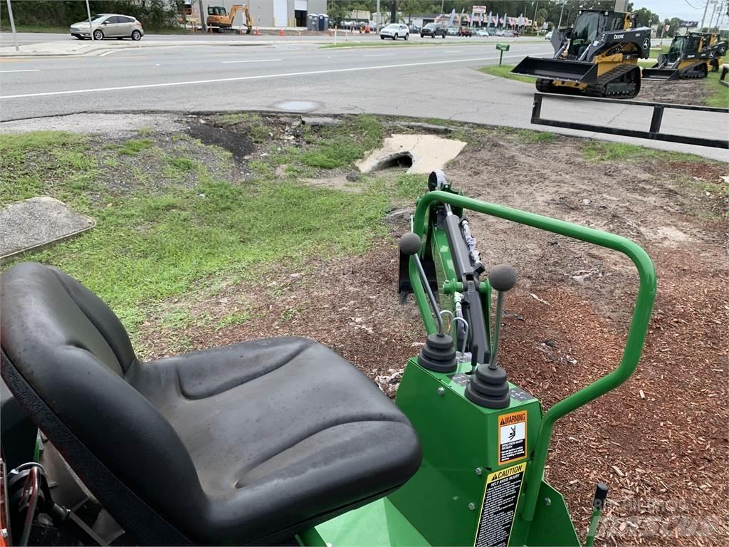 John Deere 3032E 小型拖拉机
