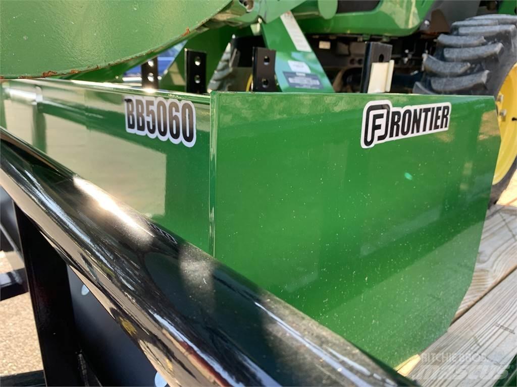 John Deere 3032E 小型拖拉机