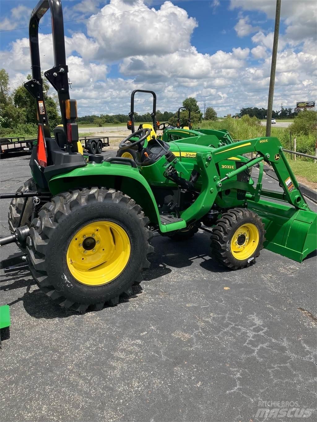 John Deere 3032E 小型拖拉机