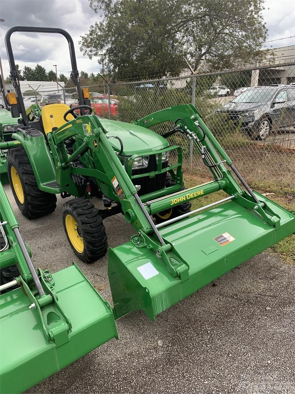 John Deere 3032E 小型拖拉机