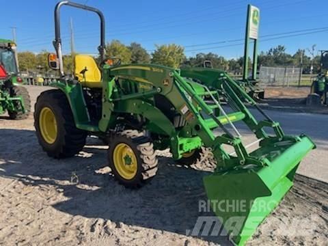 John Deere 3033R 小型拖拉机