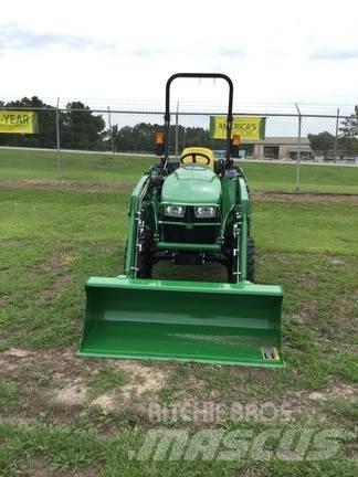 John Deere 3038E 小型拖拉机