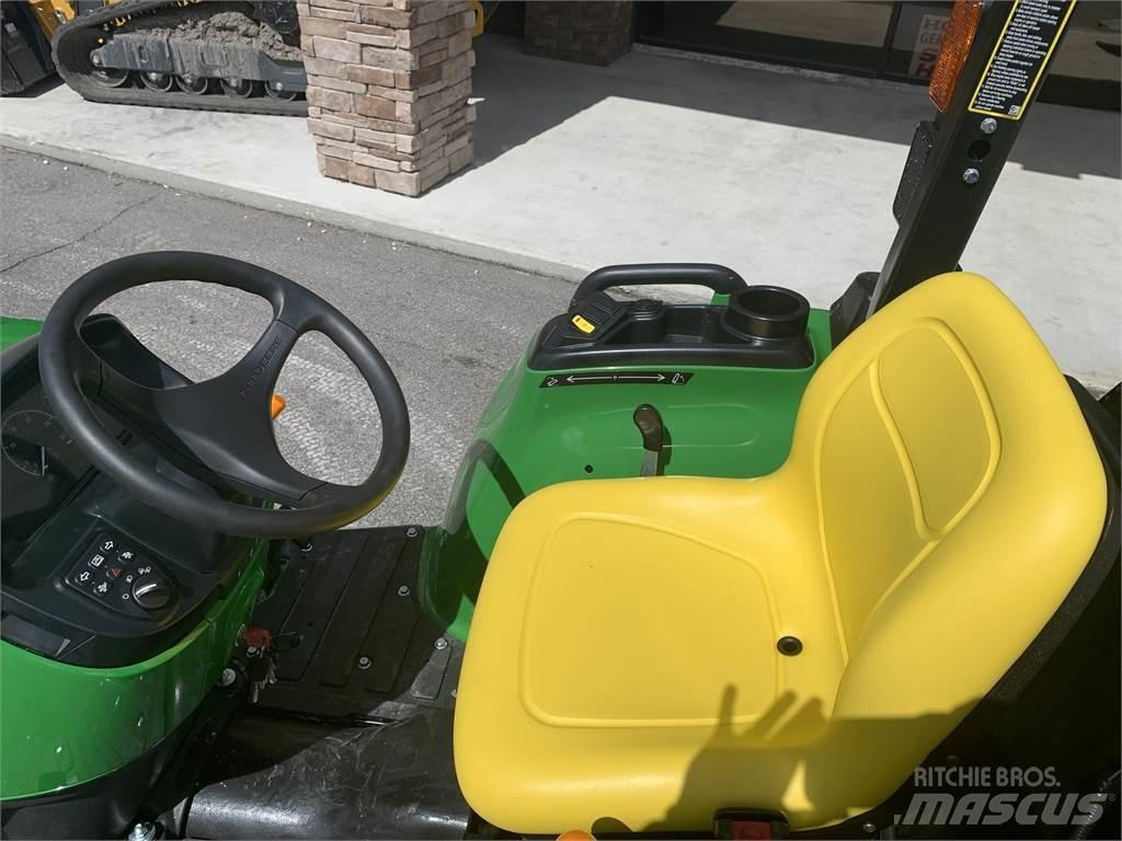 John Deere 3038E 小型拖拉机
