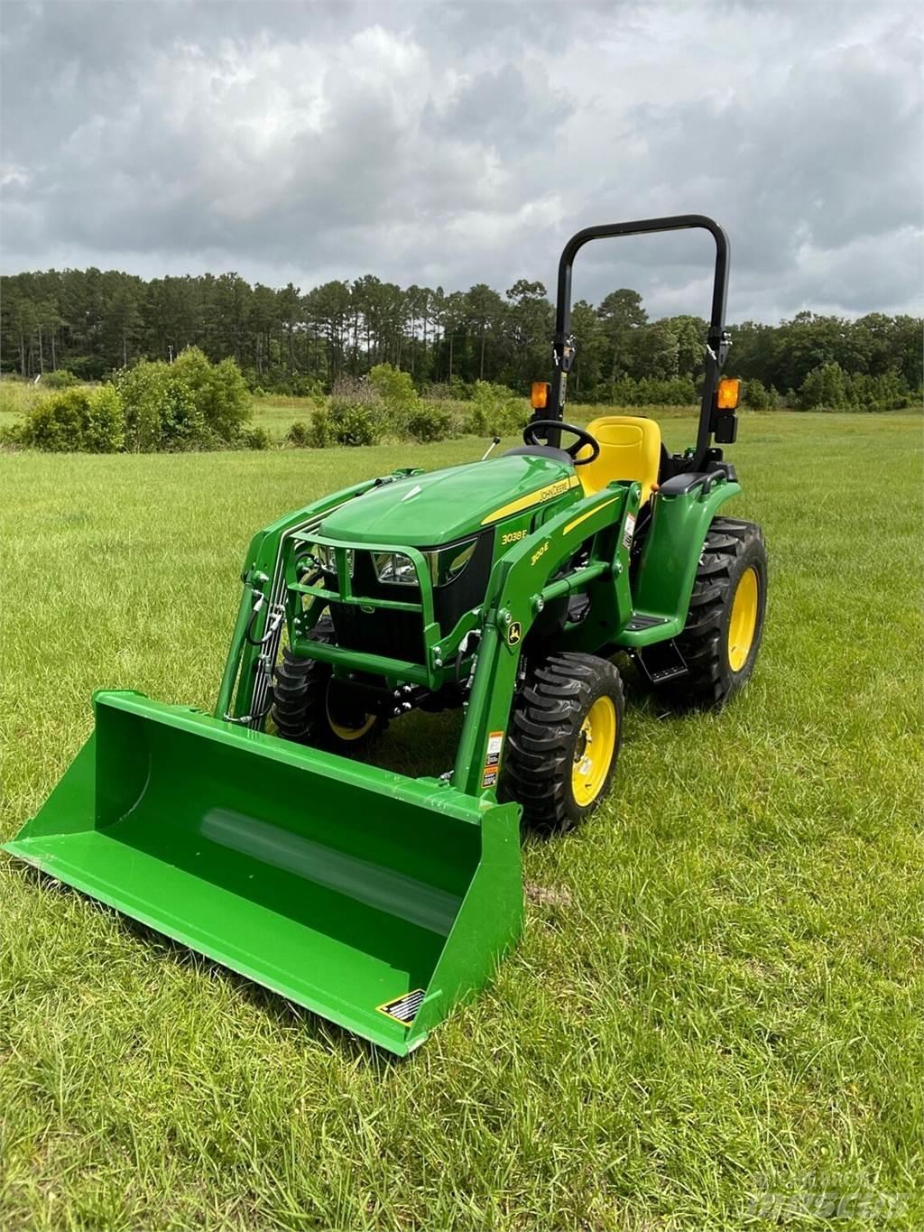 John Deere 3038E 小型拖拉机