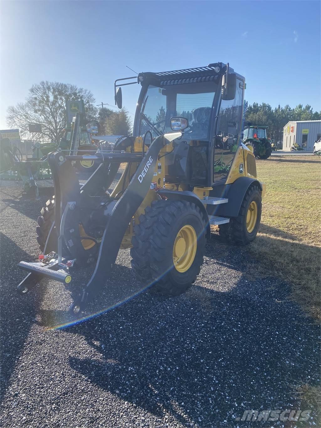 John Deere 304 G 小型装载机
