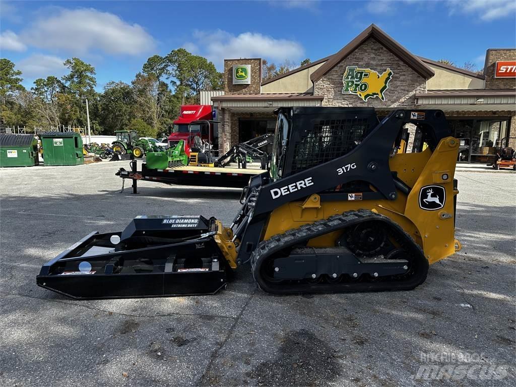 John Deere 317G 小型装载机