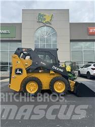 John Deere 318G 滑移装载机