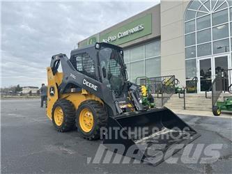 John Deere 318G 滑移装载机