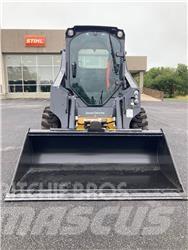 John Deere 318G 滑移装载机