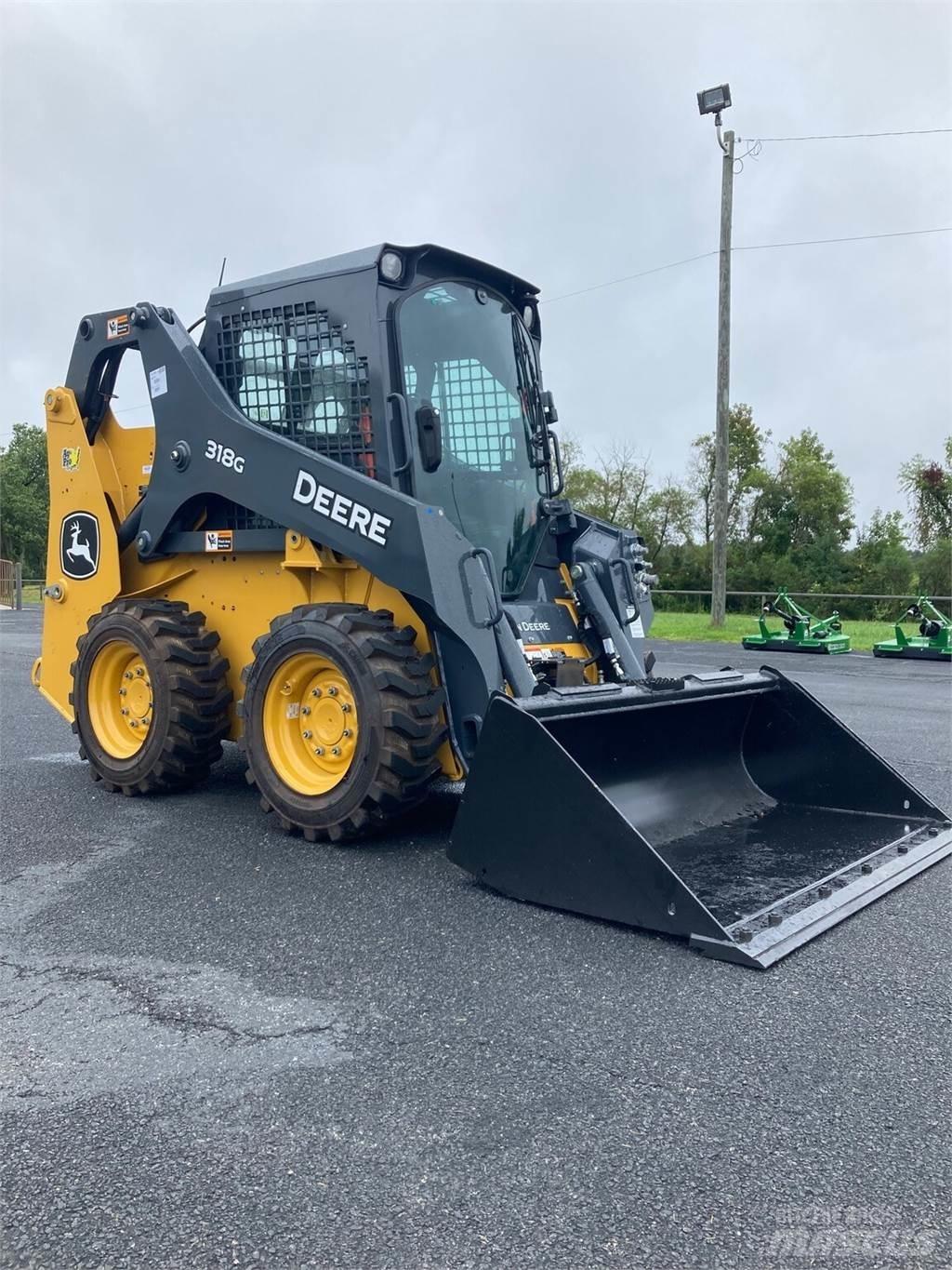 John Deere 318G 滑移装载机