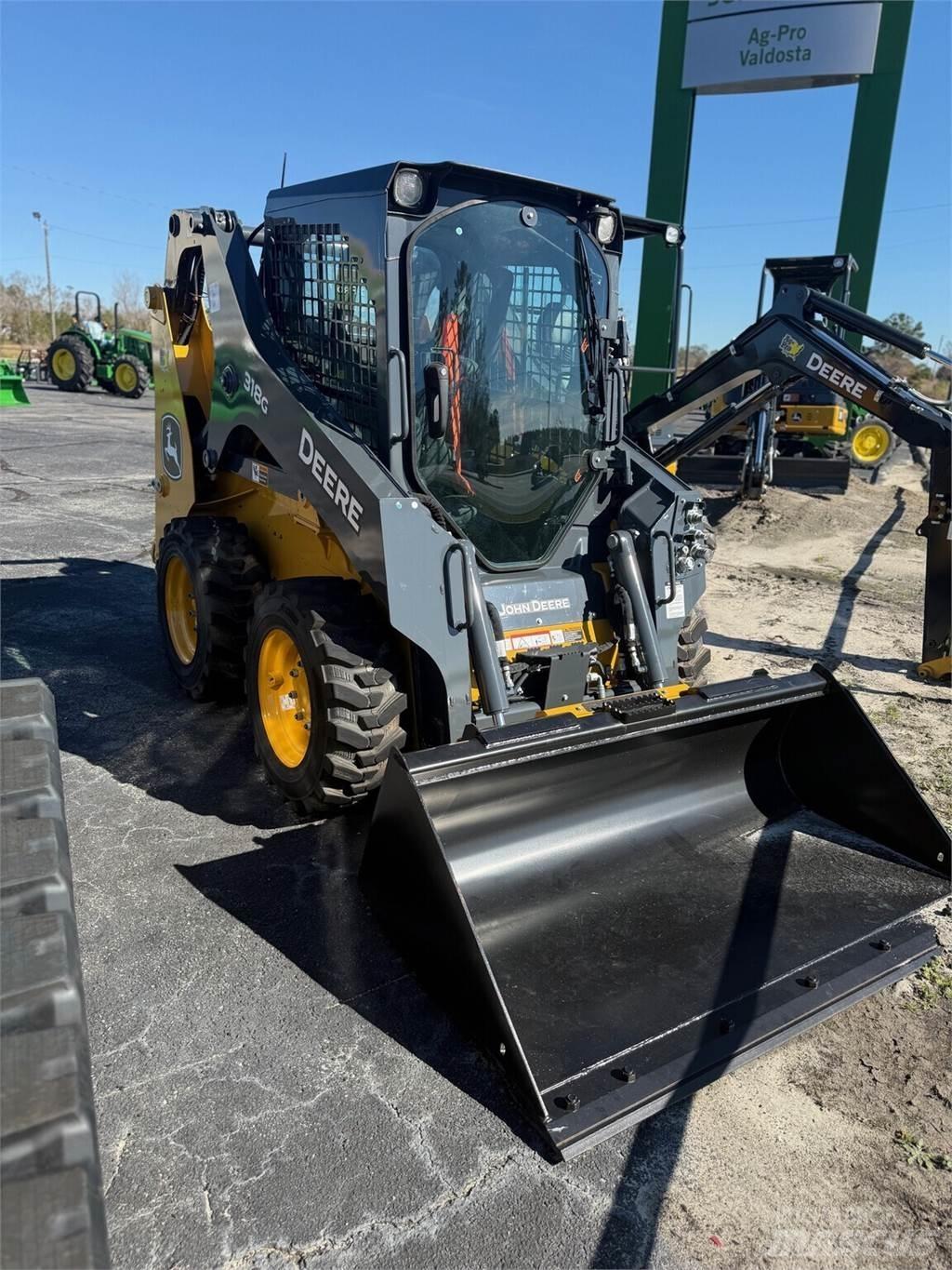 John Deere 318G 滑移装载机