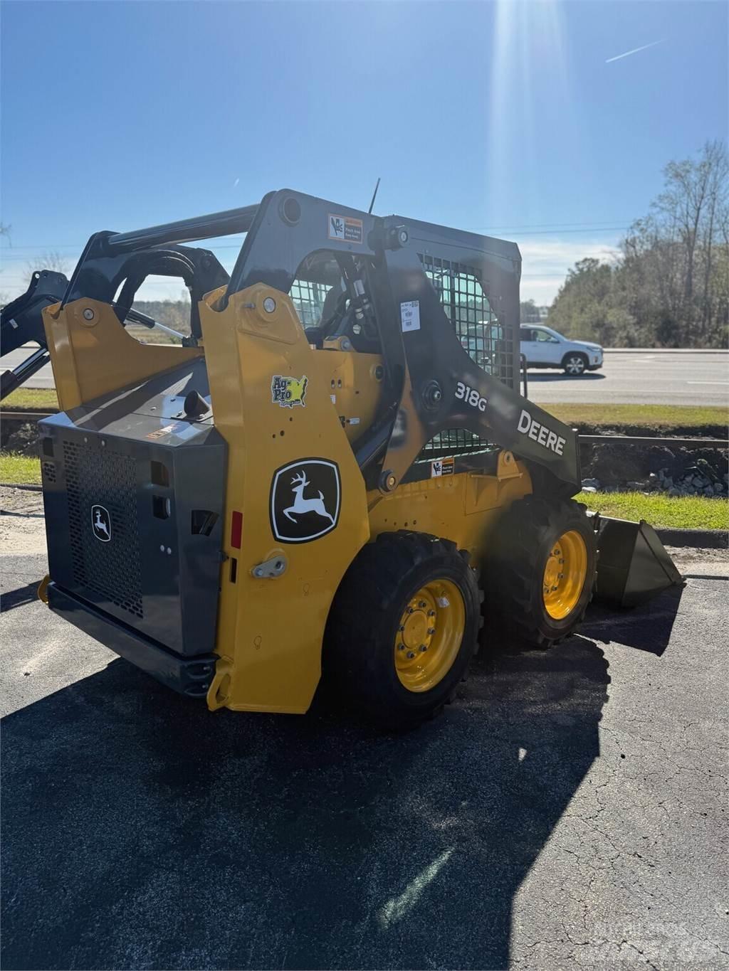 John Deere 318G 滑移装载机