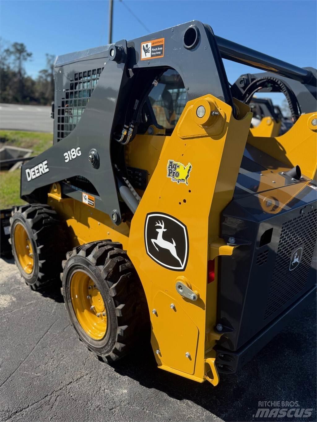 John Deere 318G 滑移装载机