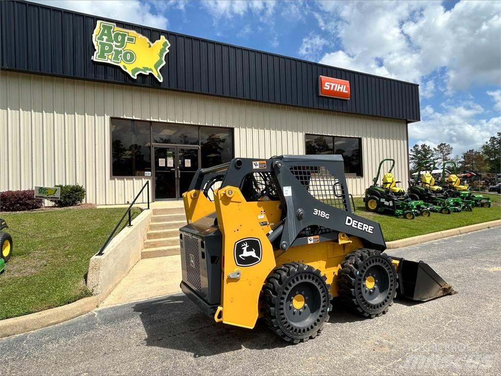 John Deere 318G 滑移装载机