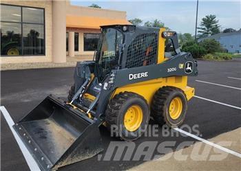 John Deere 320G 滑移装载机
