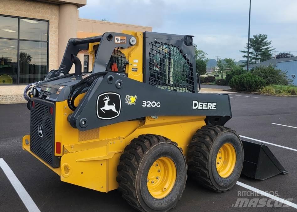 John Deere 320G 滑移装载机