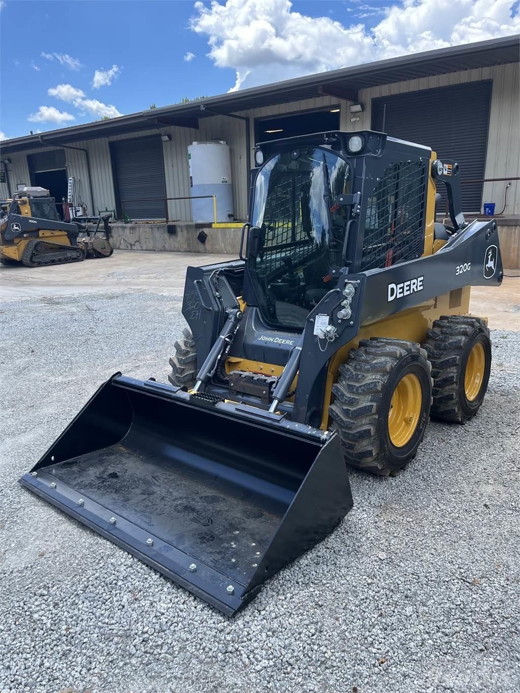 John Deere 320G 滑移装载机