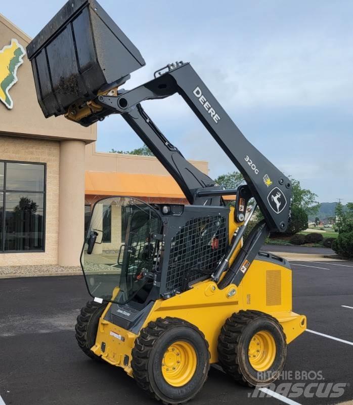 John Deere 320G 滑移装载机