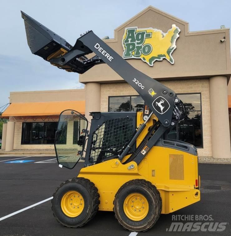 John Deere 320G 滑移装载机