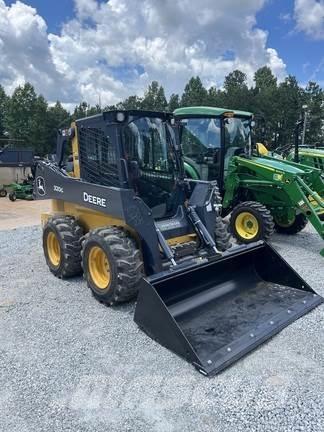 John Deere 320G 滑移装载机