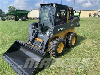 John Deere 320G 滑移装载机