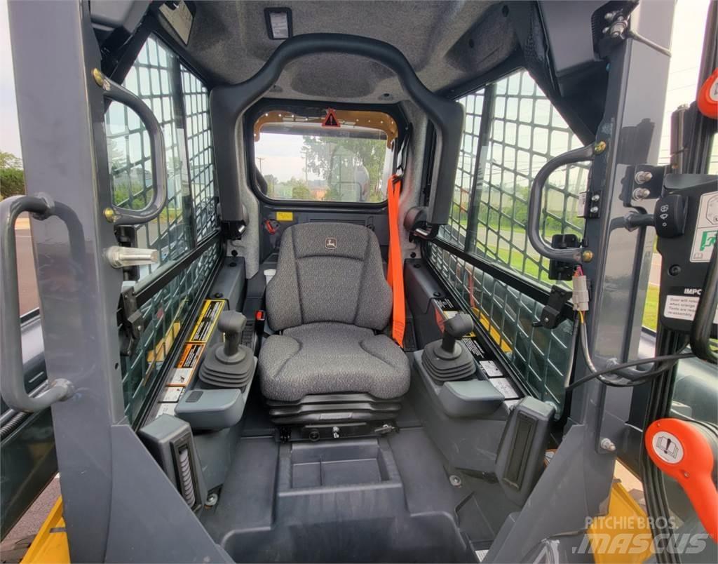 John Deere 324G 滑移装载机