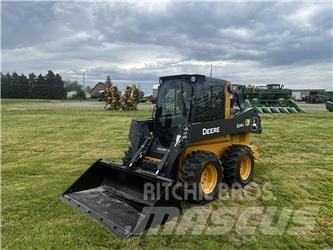 John Deere 324G 滑移装载机