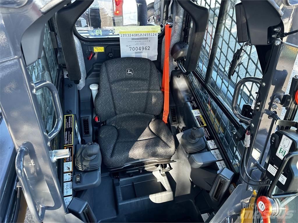 John Deere 324G 滑移装载机