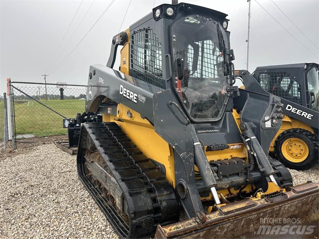 John Deere 331G 小型装载机