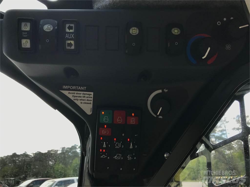 John Deere 331G 小型装载机