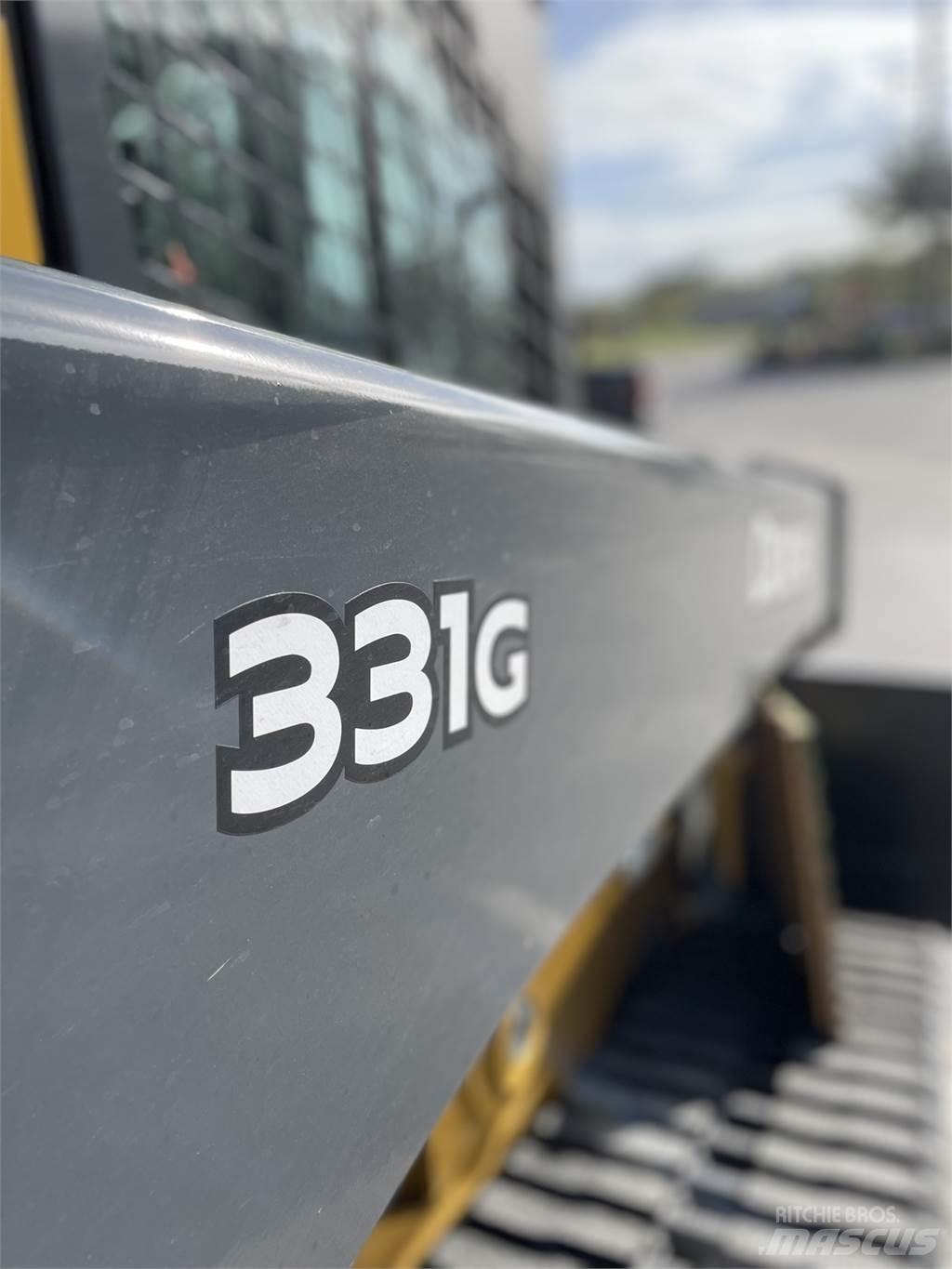 John Deere 331G 滑移装载机
