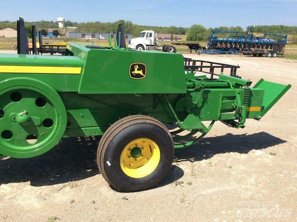 John Deere 348 方捆打捆机