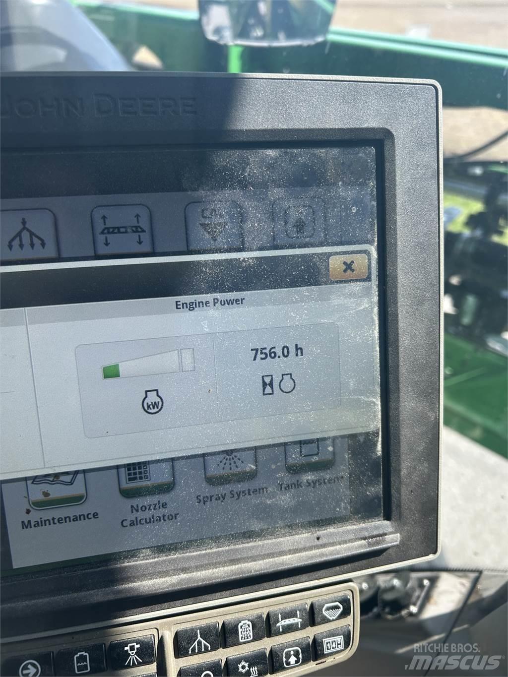 John Deere 408R 牵引式喷雾机