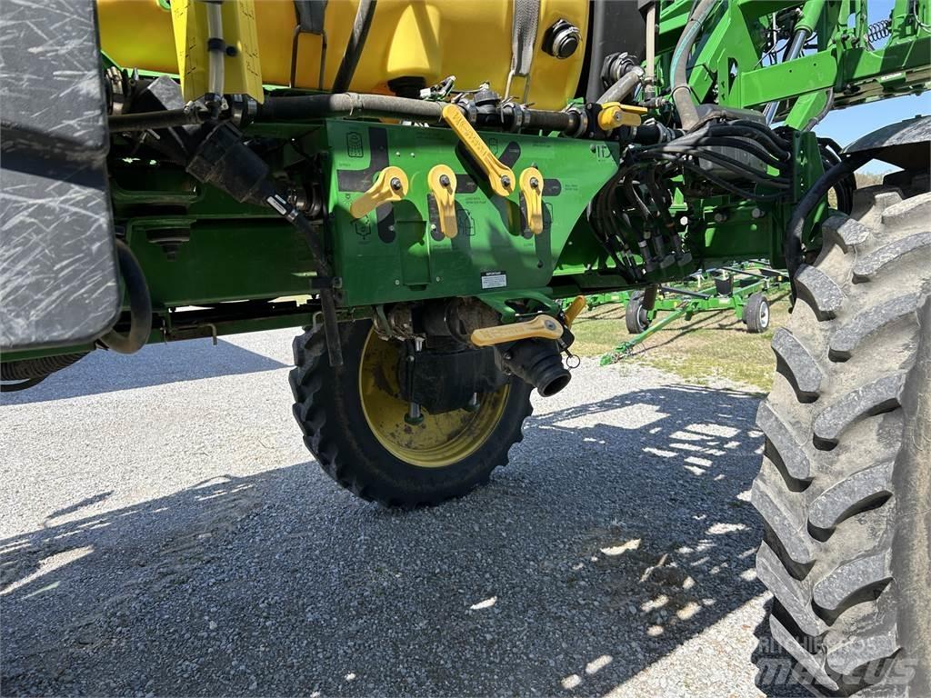 John Deere 408R 牵引式喷雾机