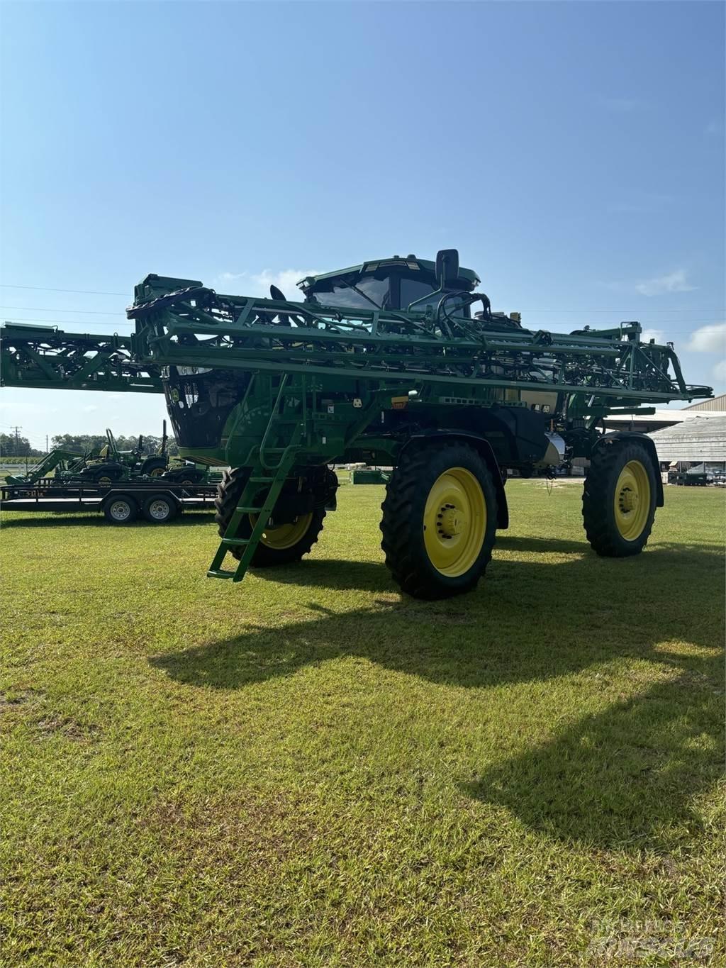 John Deere 410R 牵引式喷雾机