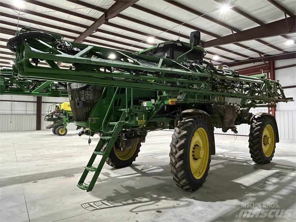 John Deere 412R 牵引式喷雾机