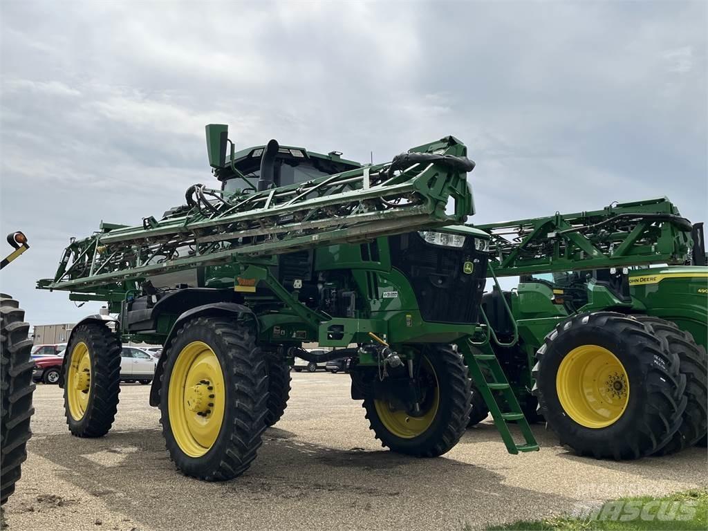 John Deere 412R 牵引式喷雾机
