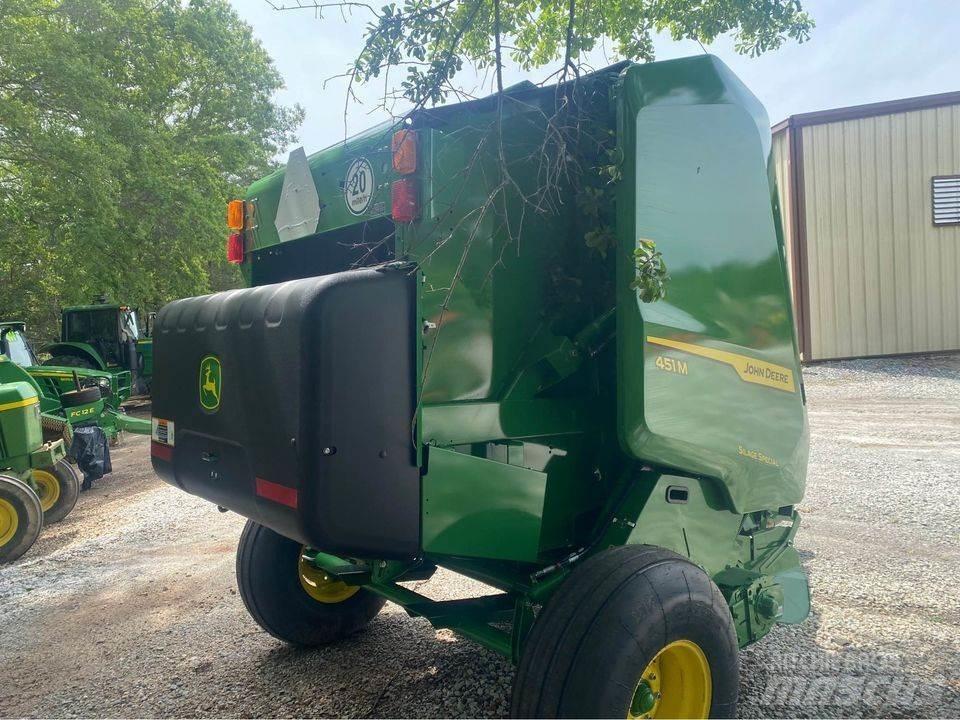 John Deere 451M 圆捆打捆机