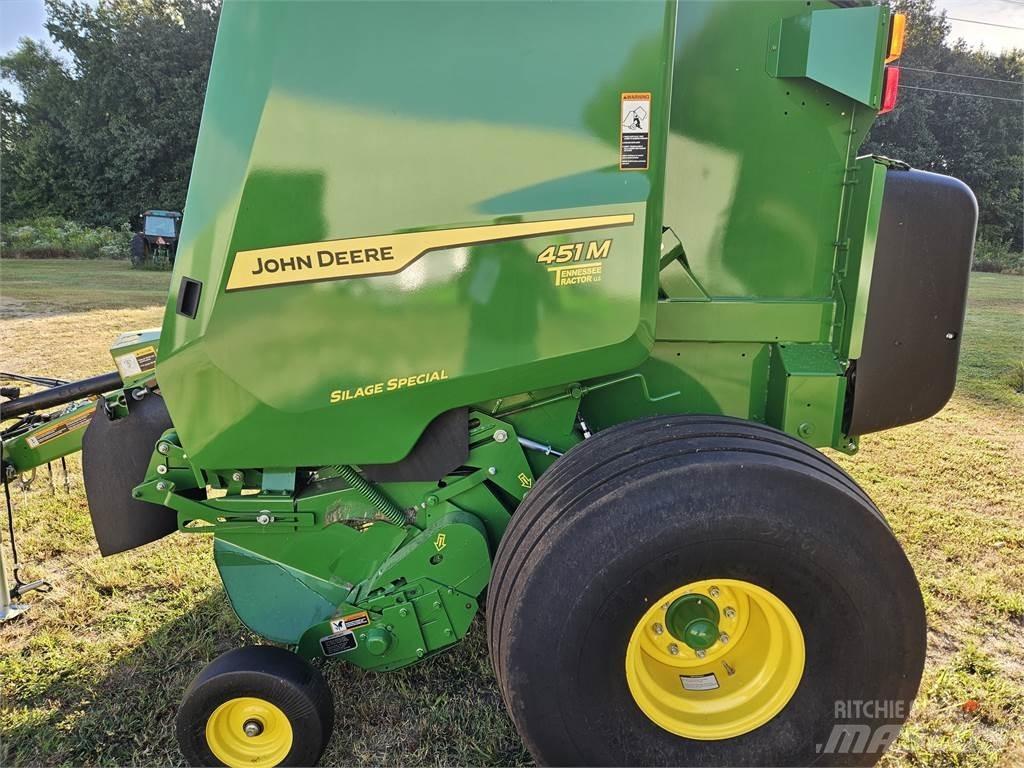 John Deere 451M 圆捆打捆机
