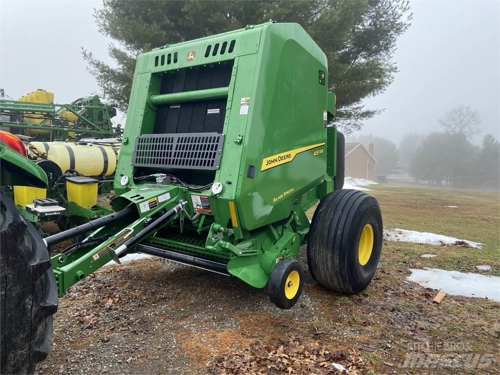 John Deere 451M 圆捆打捆机