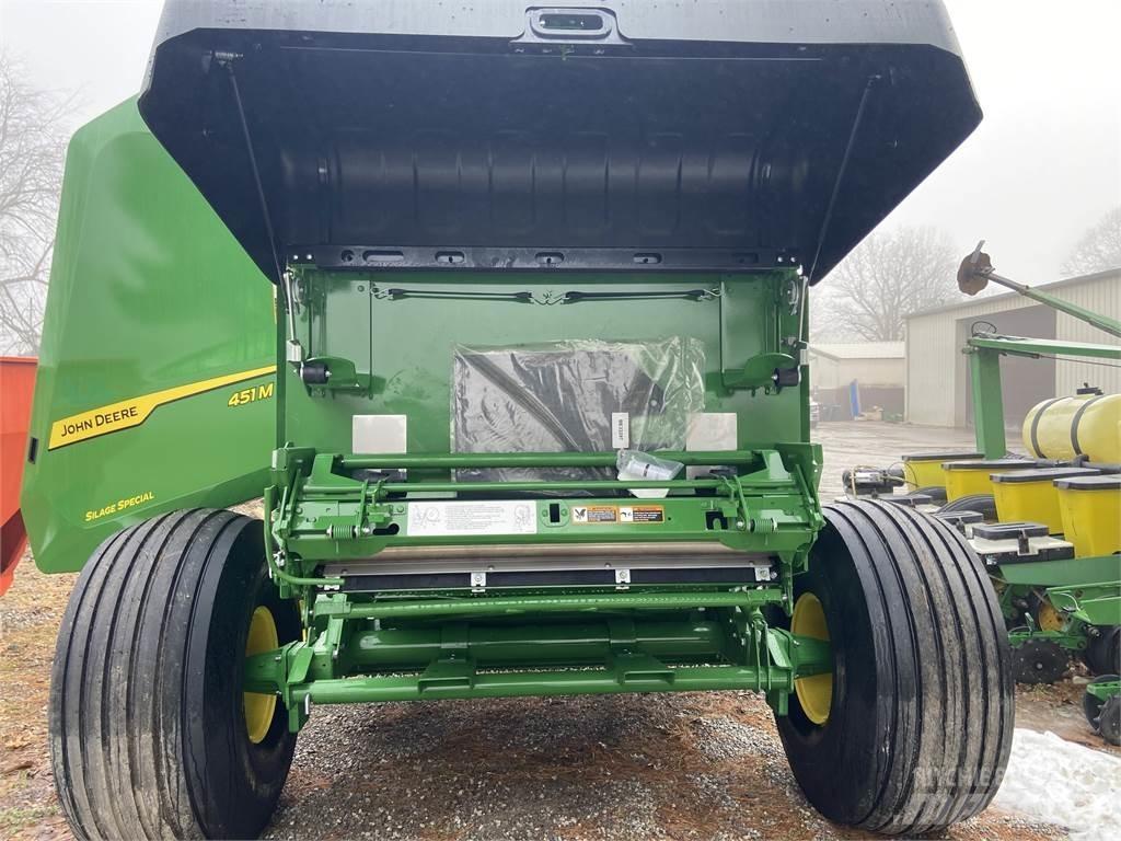 John Deere 451M 圆捆打捆机