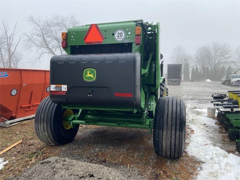 John Deere 451M 圆捆打捆机