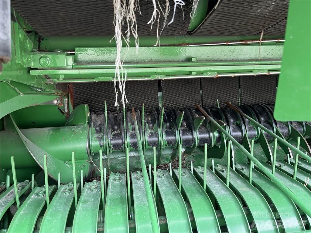 John Deere 451M 圆捆打捆机
