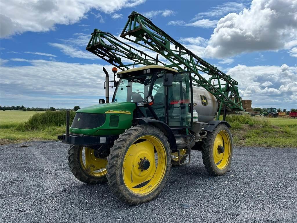 John Deere 4720 牵引式喷雾机
