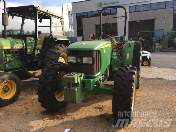 John Deere 5515 拖拉机/农用车